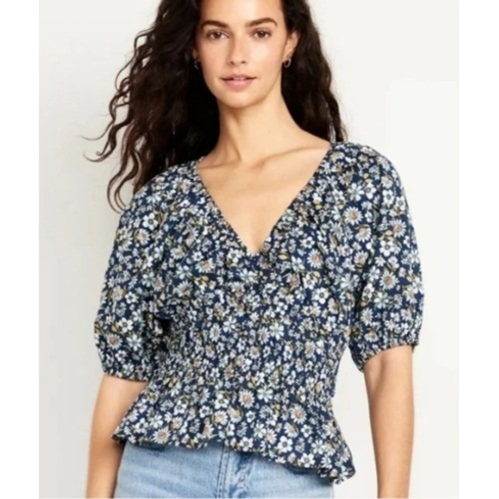 Navy‎ Daisy Print Smocked Peplum Top Short Sleeve V Neck Women's Size M